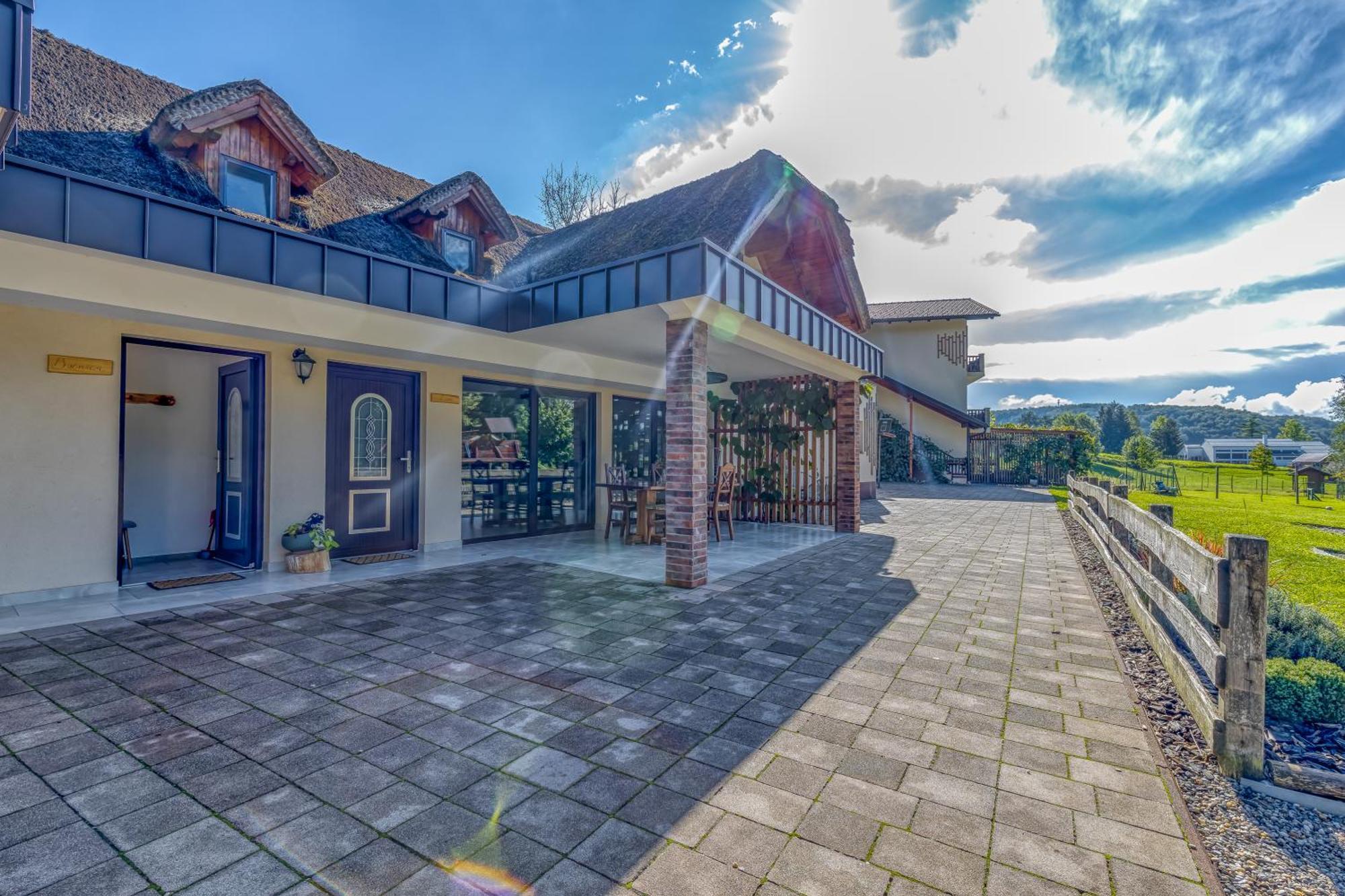 Apartamento Bajsova Domacija Podčetrtek Exterior foto